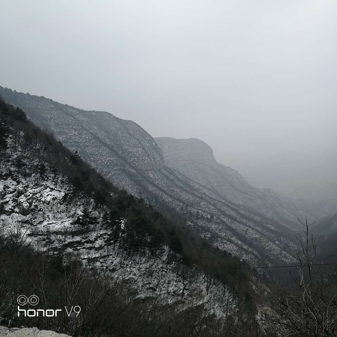 焦作市眾光耐酸瓷業(yè)有限公司開工前先去登登山，而且還是雪山